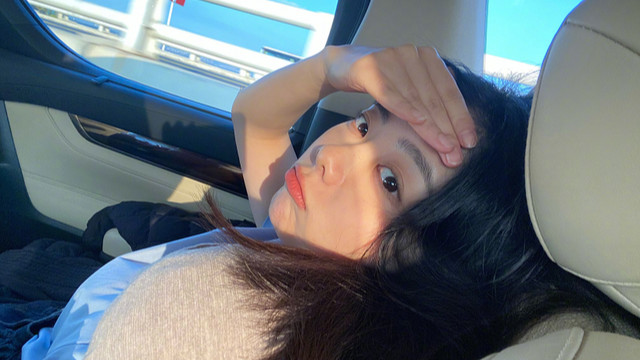 谭松韵|谭松韵：最是青春少女心，因卡点20220222发文失败心情失落嘟嘟嘴