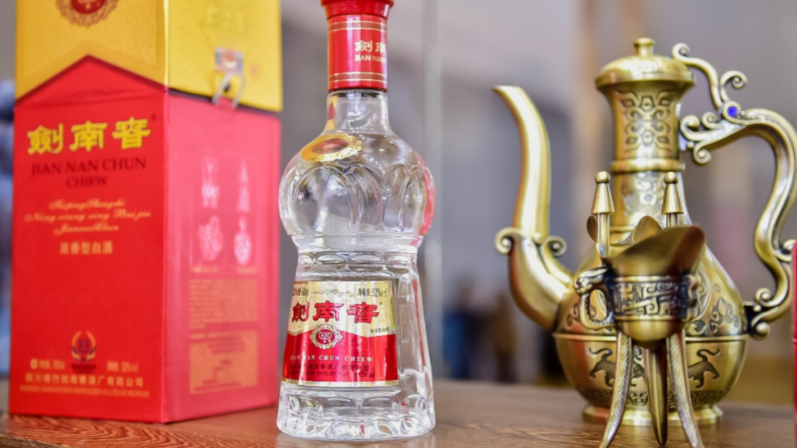 郎酒|白酒千百种，到底如何选？不同价位的“王者”，花小钱喝最好的酒