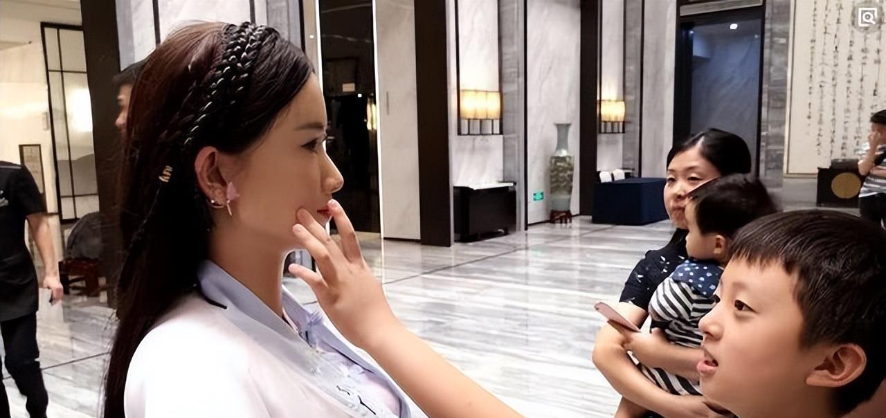 显卡|日本“女性机器人”遭哄抢,还有“生育功能”?结构让人眼前一亮