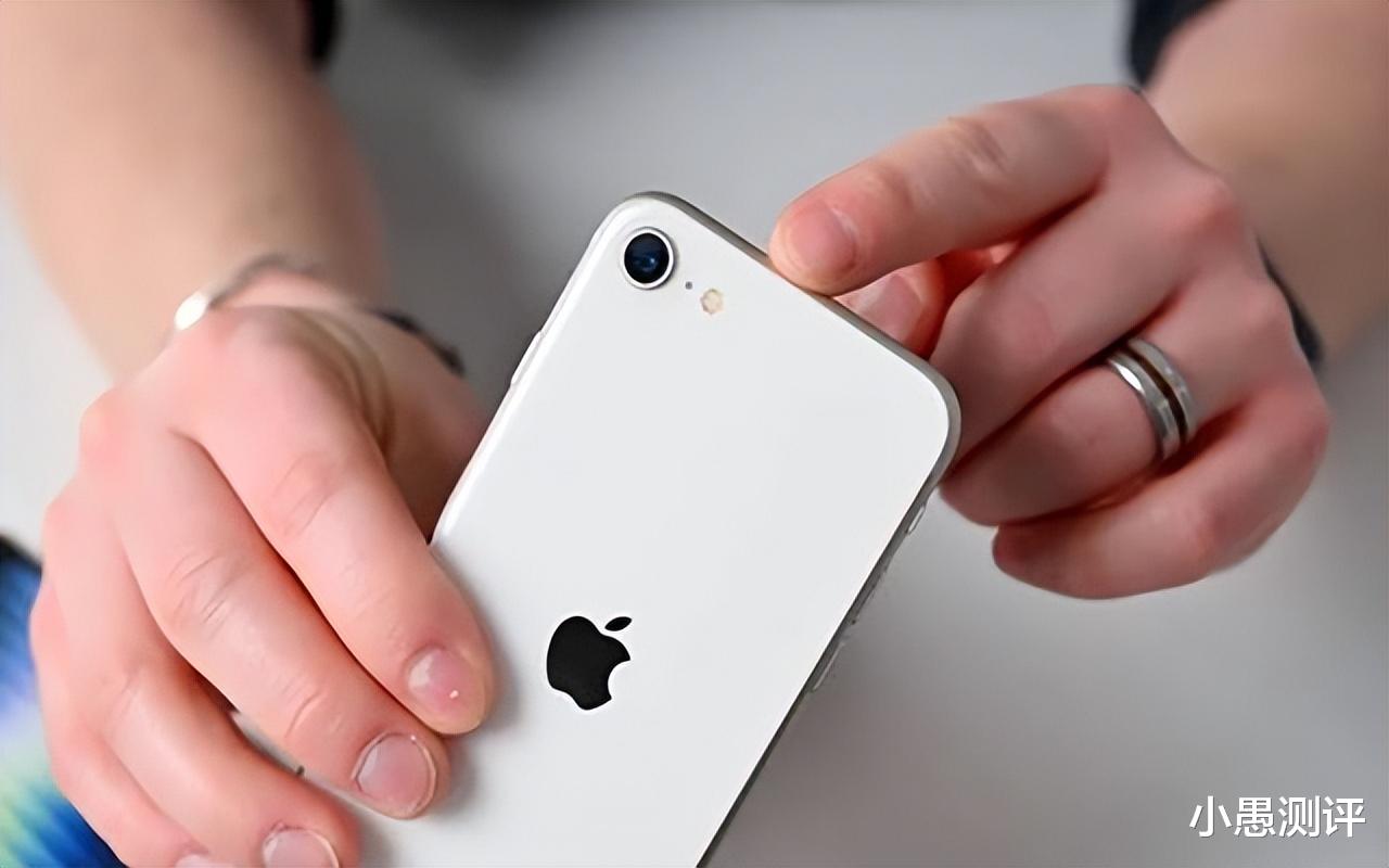 苹果|苹果iPhone SE3跌至“新低价”，到底值不值得入手呢？