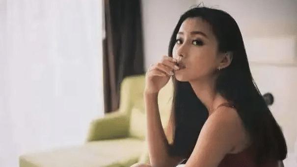 男子在国产区看到34部妻子视频, 怒提离婚: 没办法正常过夫妻生活