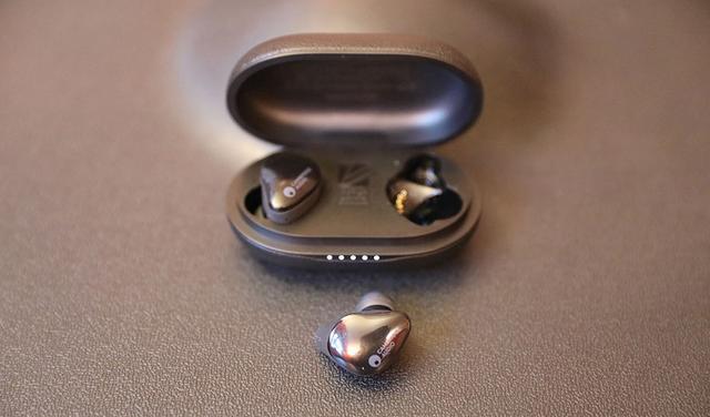 无线耳机|推荐5款高端无线耳机:对于想逃离喧嚣的人来说,它们是天赐之物
