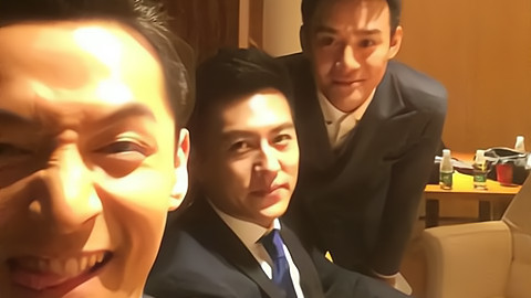 靳东|靳东带朋友去胡歌餐厅吃霸王餐，服务员要他结账，经理却习以为常