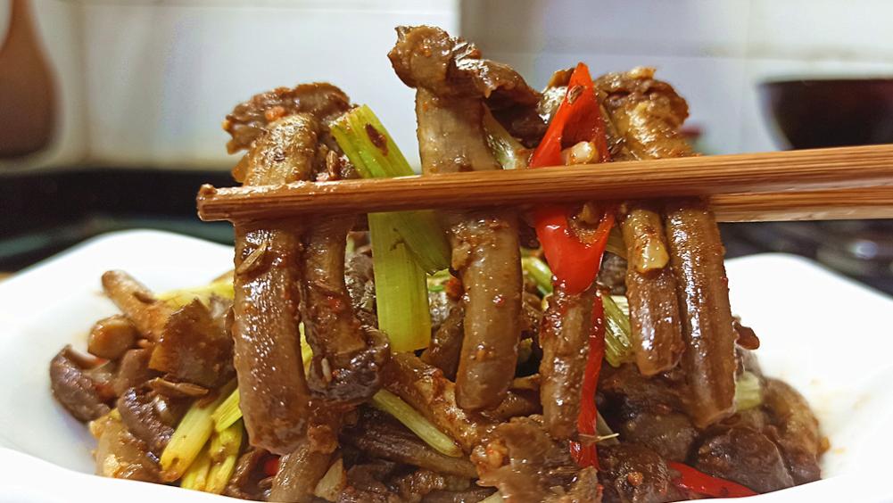 饭店38元一份的孜然蘑菇，在家做花费不到5元钱，特别好吃解馋