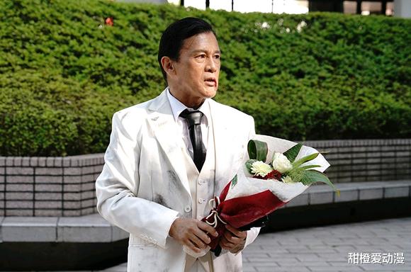 杀青|假面骑士:赤石杀青,大二与其合影,下次见面就是夏季剧场版了!