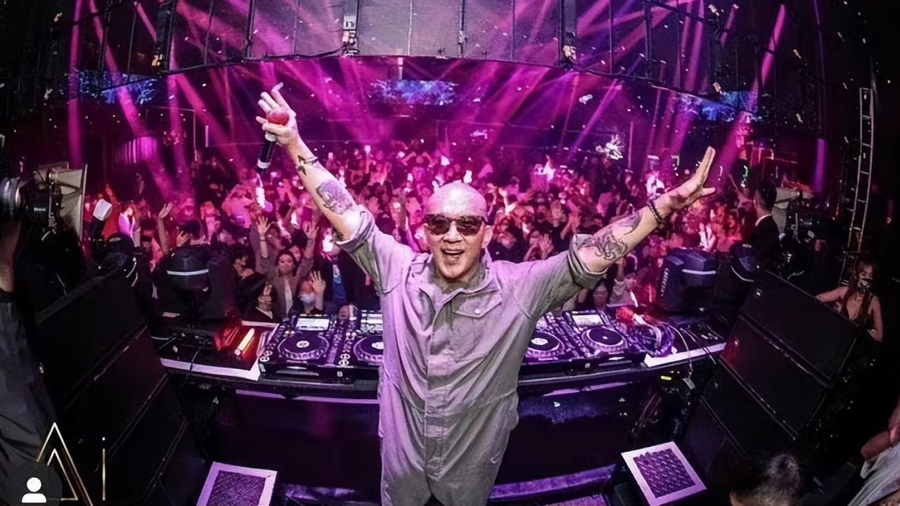 具俊晔|谁说具俊晔吃软饭？被邀请当选秀制作人发力赚钱养大S，穿搭好帅