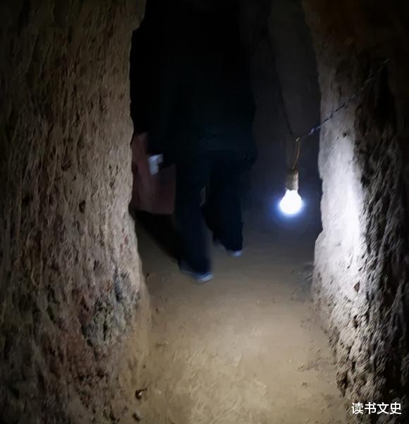 河南75岁老人在自家挖通宋代古地道, 里面都存放着哪些东西?