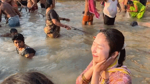 日本女网红一头扎进印度恒河，一个小时后就付出了代价