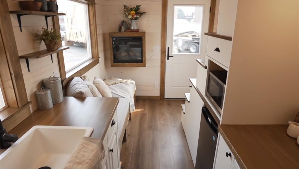 她买下10㎡“精装”蜗居，麻雀虽小五脏俱全，网友：也太逼仄了