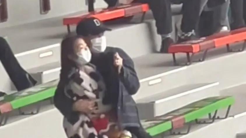 戚薇|戚薇一家三口出游，李承铉抱起女儿举高高超有爱，7岁Lucky又长高