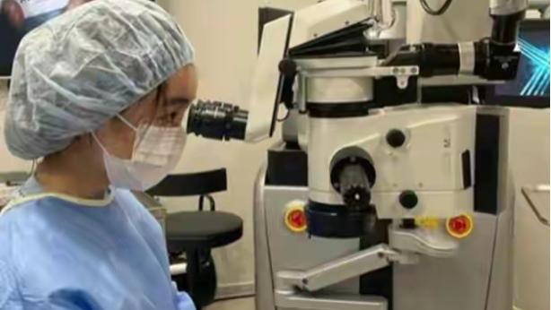 香港小姐|25岁港姐宣布当医生！家庭富裕有高学历，网友劝其不要入娱乐圈