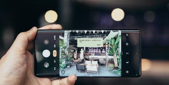 摩托罗拉|中端市场再出黑马，144Hz屏+50MP三摄+68W快充，摩托罗拉爆发了！