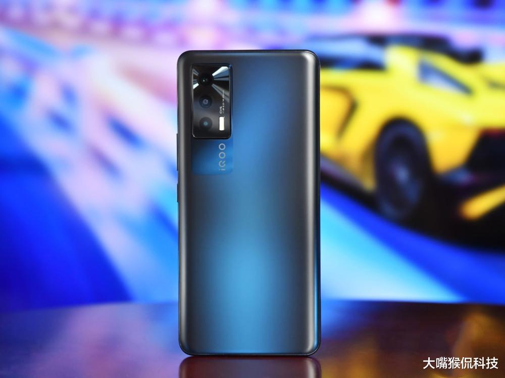 iqoo|12G+256G+OIS防抖，高配版本降到两千出头，性价比确实很可以
