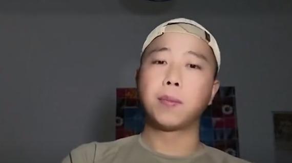 狐狸|半只狐狸凉了？直播账号被永久封禁，喊话官方却得真人吃鸡认证
