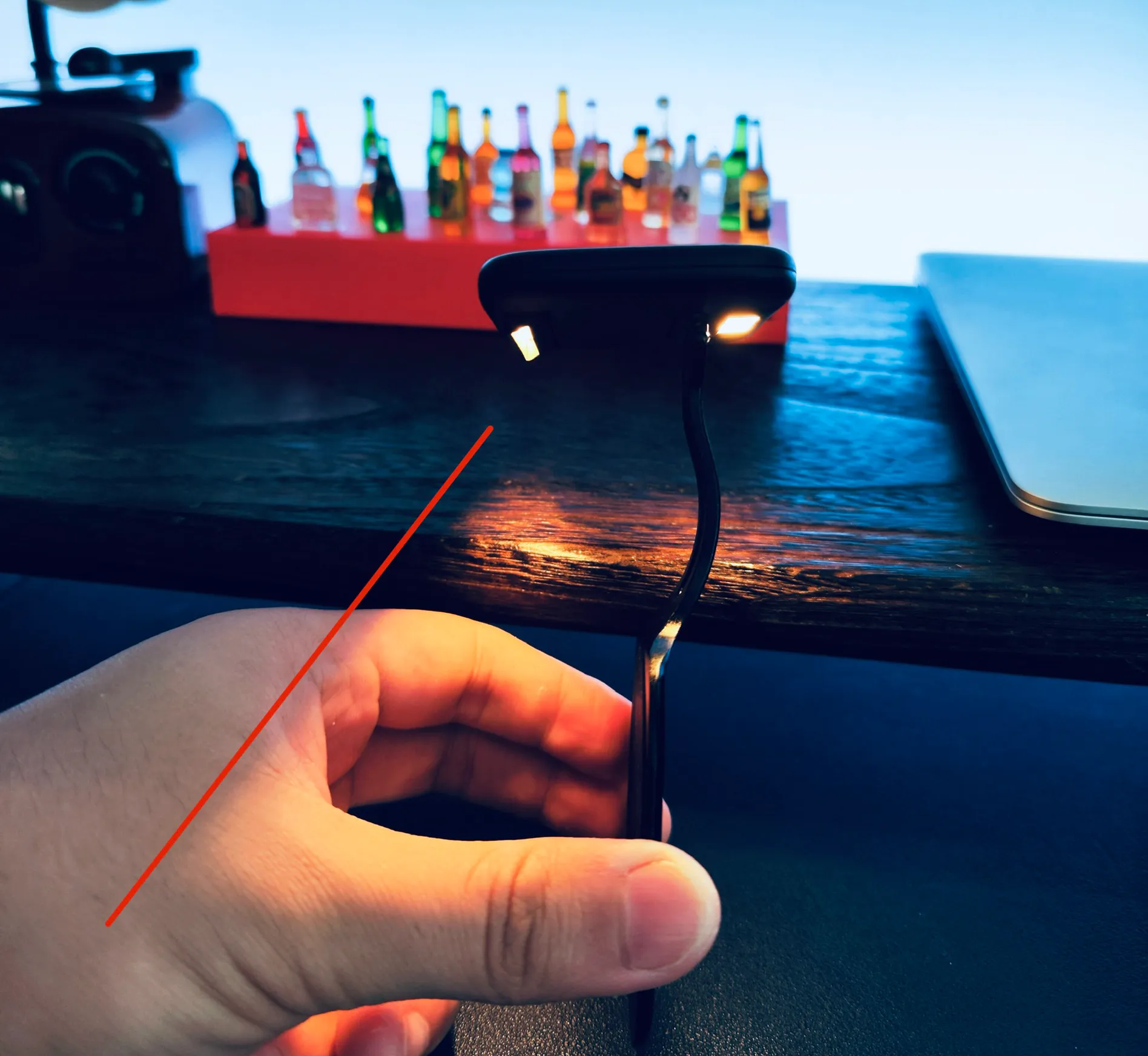 iPhone|嫌弃iPhone太伤眼?外挂补光灯了解一下。