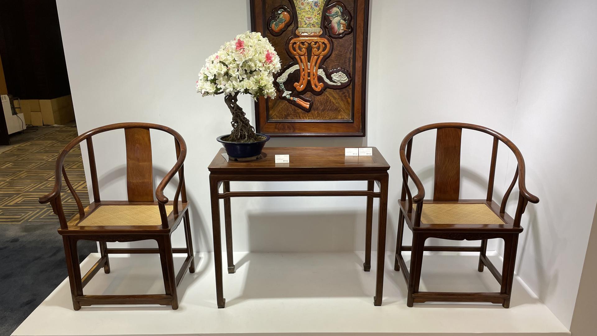 |价格相同的真不少，清黄花梨条桌69万成交