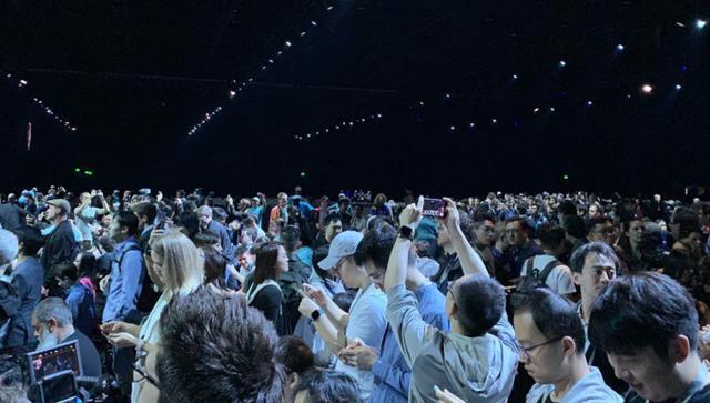 苹果|罗永浩“开喷”苹果：一下子抄袭四五个，不思进取还有点放飞自我