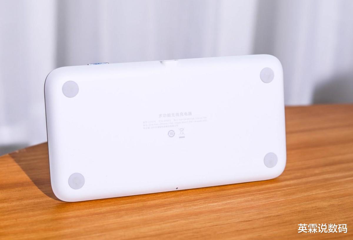 苹果|能否成为年度苹果无线充之王？绿联三合一磁吸无线充上手体验