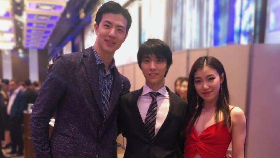 冰墩墩|神仙友谊! 羽生结弦喜获新春版冰墩墩, 冰舞组合王诗玥柳鑫宇送上门