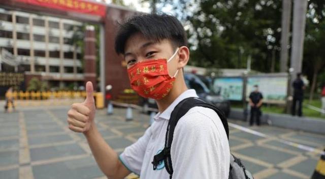 离谱!高考物理仅17.5分。申请复核,再申请笔迹鉴定,他如愿了吗