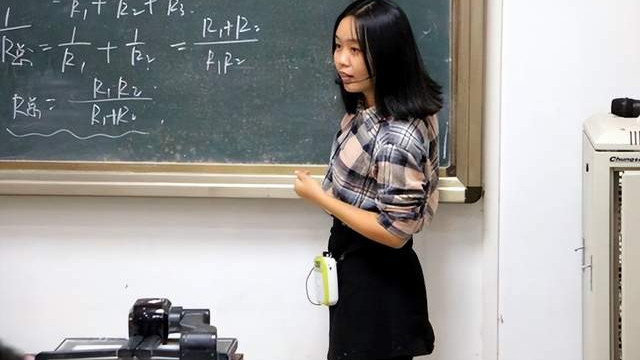 教师|北大硕士为了30万年薪，选择到大城市里当老师，现如今后悔了