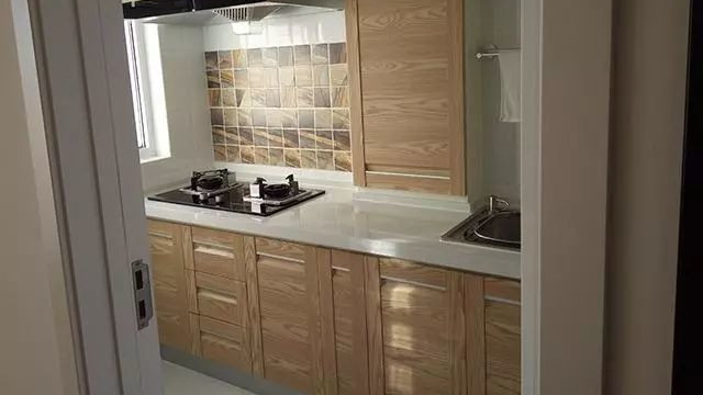 客厅留出一半空间，做了个榻榻米，45㎡的房子多出一个房间！