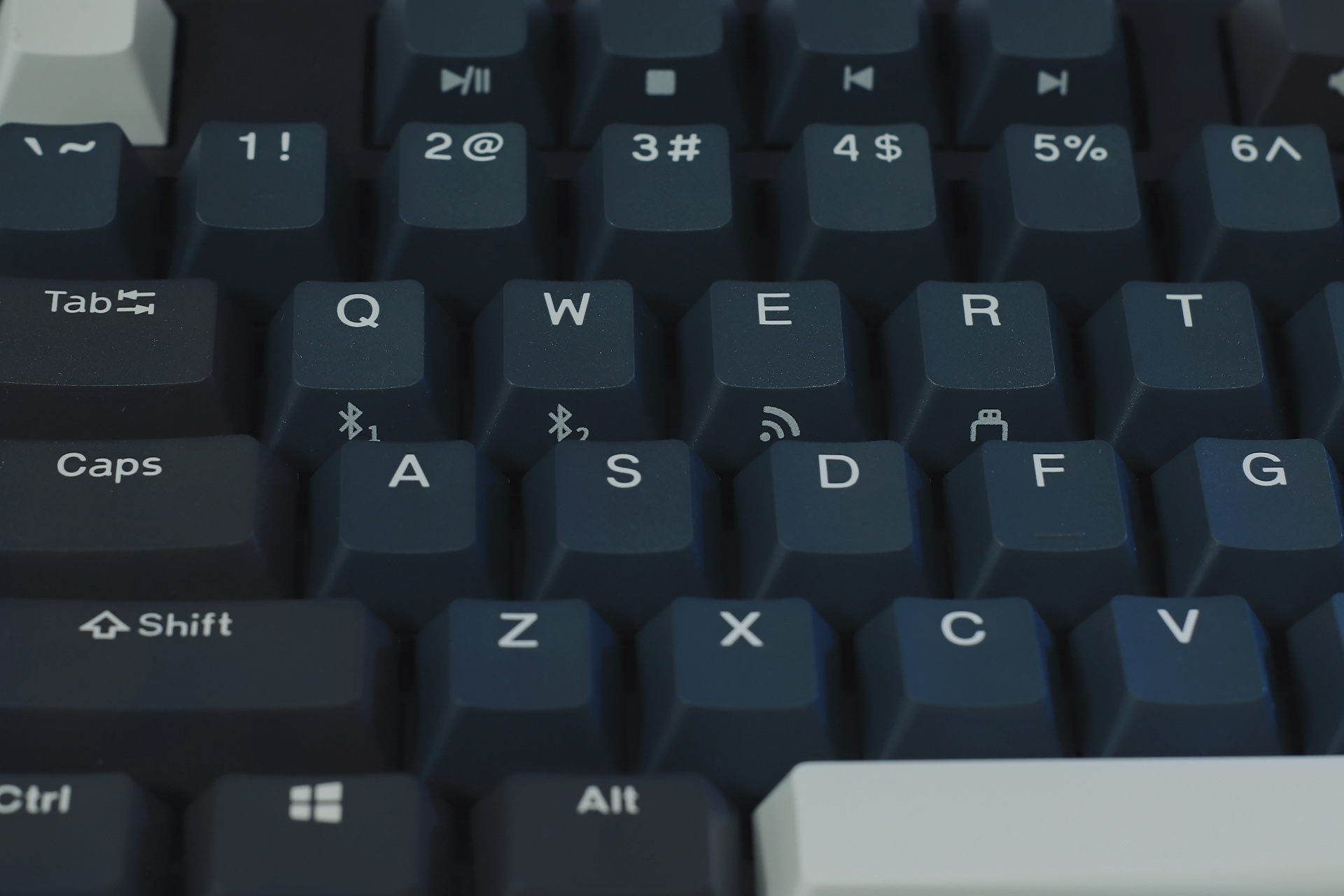 机械键盘|好家伙,还没开卖我就把它拆了,杜伽K610W三模热插拔机械键盘拆解体验