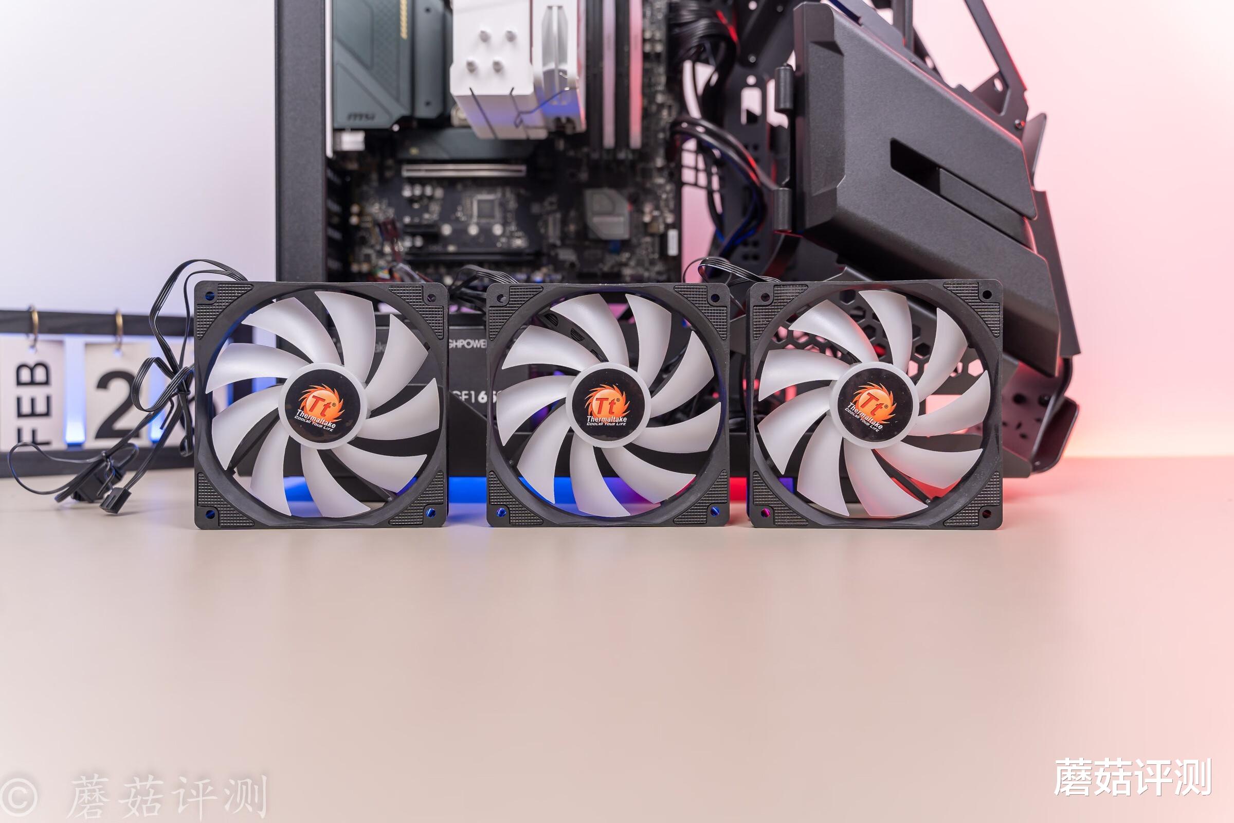 机箱|造型酷炫，吃鸡能跑300帧、主流游戏配置主机如何搭建？