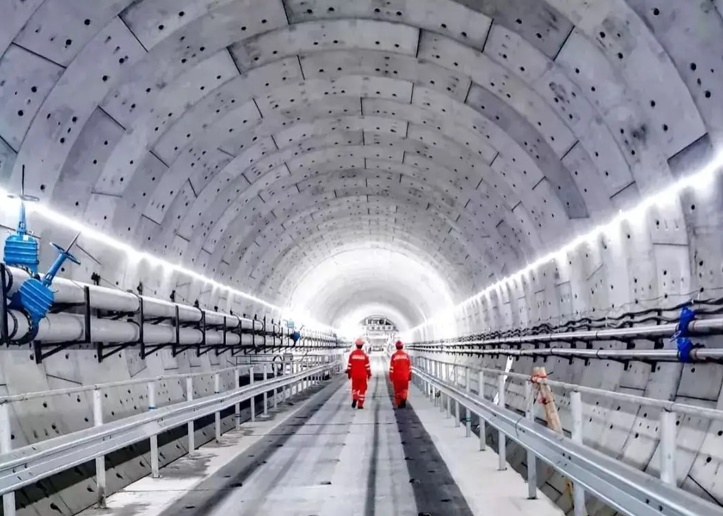 中国开始修建全球第一条海底高铁