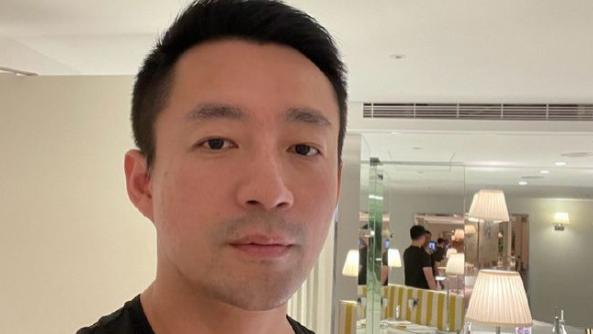 汪小菲|汪小菲好爸爸人设崩了？婚内和女生KTV拥吻搂抱，一直高调秀恩爱的她才是受害者