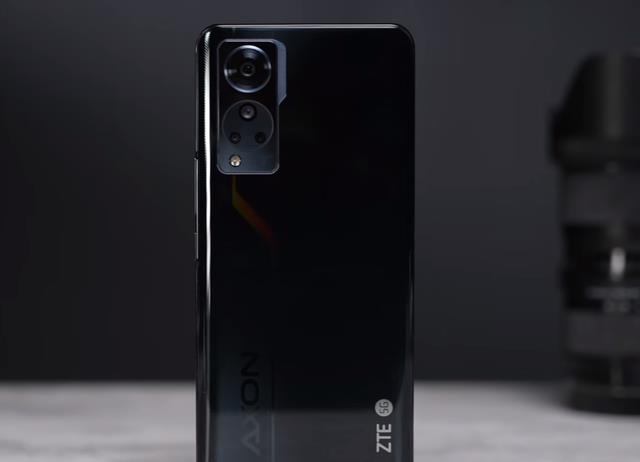 小米科技|中兴手机五六年不卡,“20GB”运存+无开孔大屏,售价十分亲民