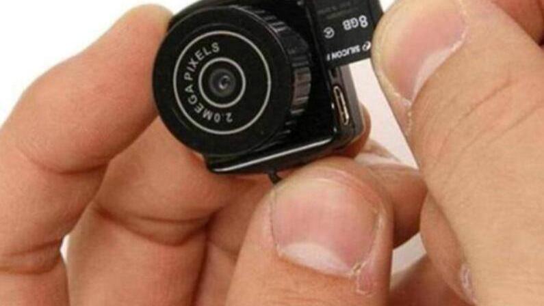 手机壳|住在外面担心隐私泄露？摄像头再隐蔽也没事，学会1招就能反偷拍