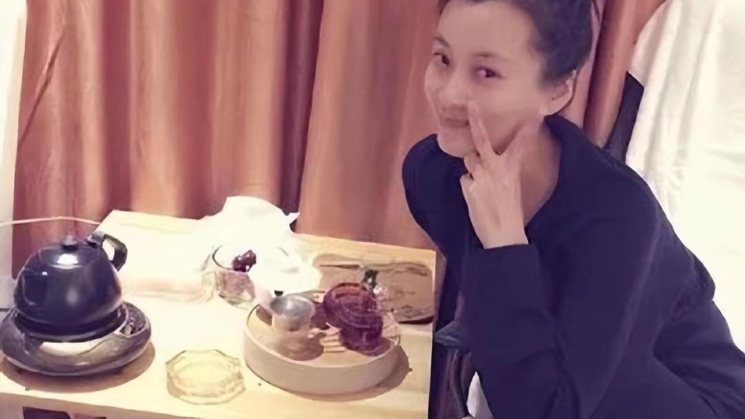 徐梵溪|徐梵溪：出道16年改名仍不红，前男友高调娶李小冉，年近40仍单身