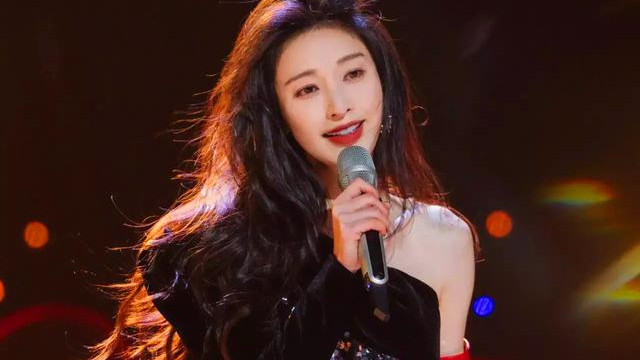 王紫璇|有一种性感，叫“腰臀比”刚刚好，再低调，这几位女明星也藏不住