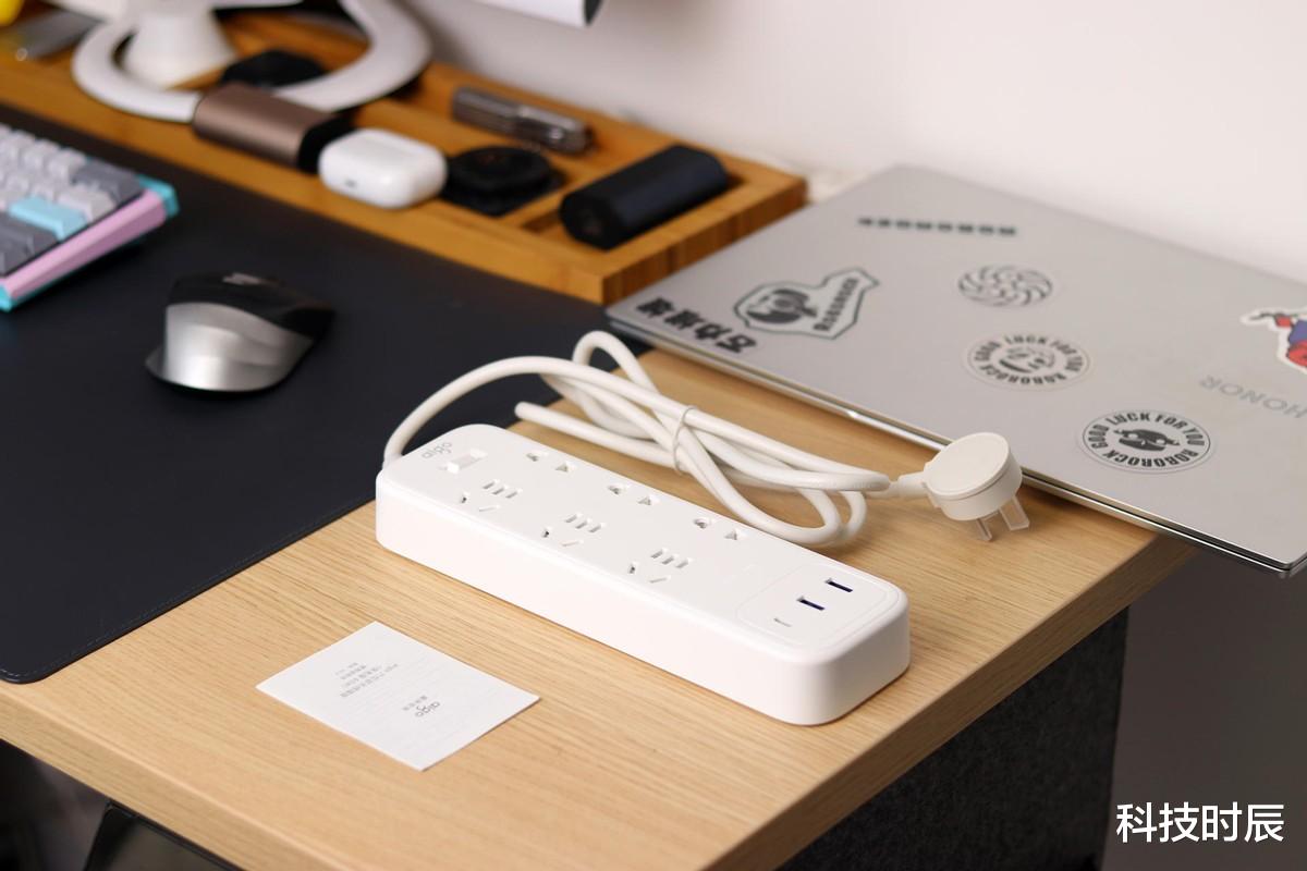 aigo|自带65W快充,轻松给电脑充电!aigo六位插座快充版开箱评测