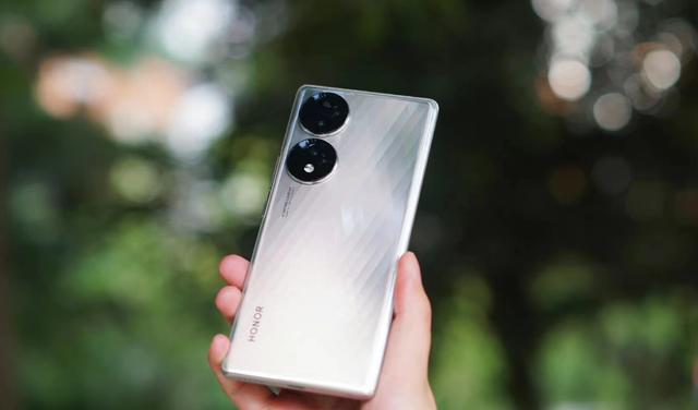 华为nova9|2K价格段销量榜:华为Nova9排第五,榜首收获50万人次热评!