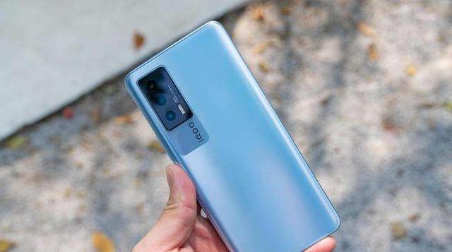 旗舰机|12G+256G+4700mAh,售价仅3299元,旗舰机售价非常亲民