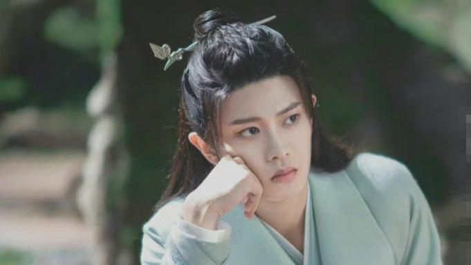 任嘉伦|?新剧开播导演澄清任嘉伦的“肌肉衣”，话题比演员更重要