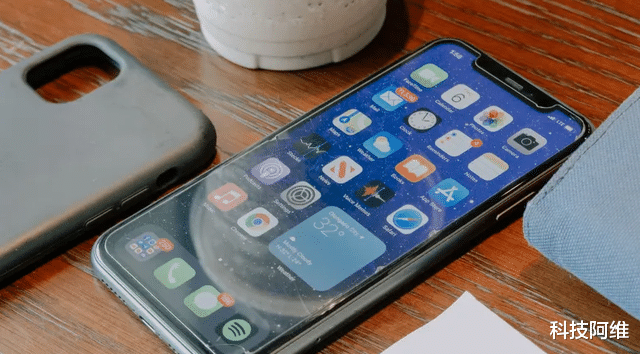 苹果|从5999元跌至3699元，128GB+IP68防水，苹果手机妥协中国618