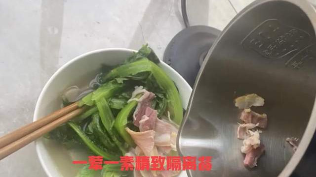 上海美食鬼才逆境求餐，只剩热水壶也要做出精致一荤一素，服了没