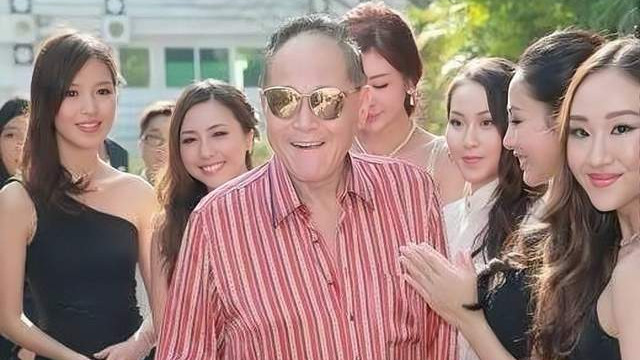 豪门明星|85岁香港知名富商又曝新恋情！漂亮女友30岁左右，身材丰满四肢纤细