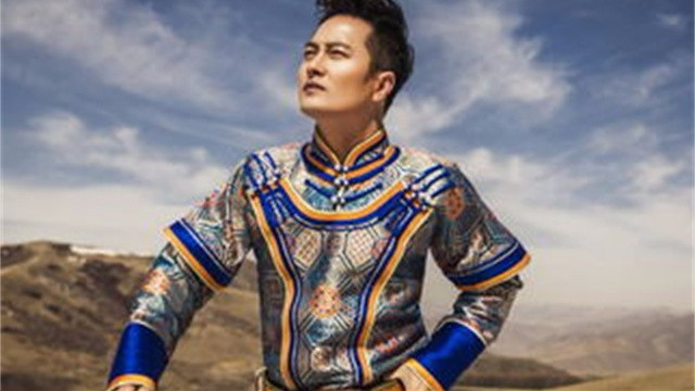 云飞|歌手云飞：落魄回乡却偶遇伯乐，成名后遭妻子离婚，今娶古典女神