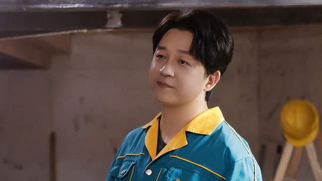 潘粤明|潘粤明的豪车停在路边，被树籽弄脏整个车身，遭人质疑买不起车位