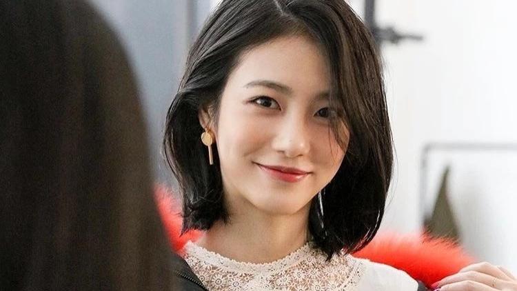 短发 ?50左右的女人，剪掉你的长发吧！试试这3款短发，发量少也照样美