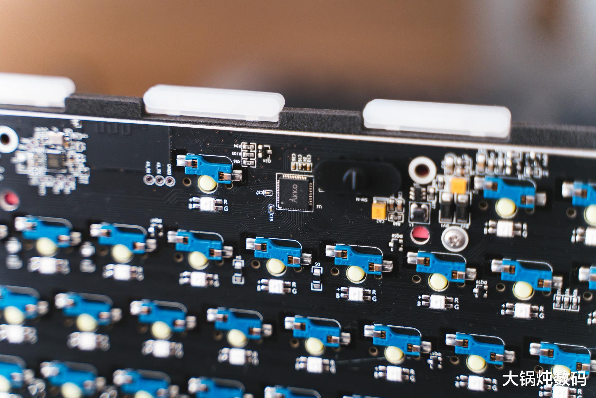 键盘|3分钟狂卖1500把的网红键盘好不好用——AKKO 5075B真实评测