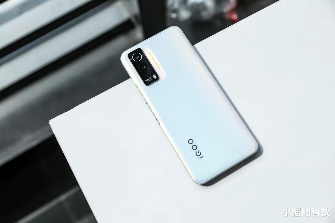 电池|近期哪款手机最值得购买 这三款几乎百分百的好评而且销量还不错