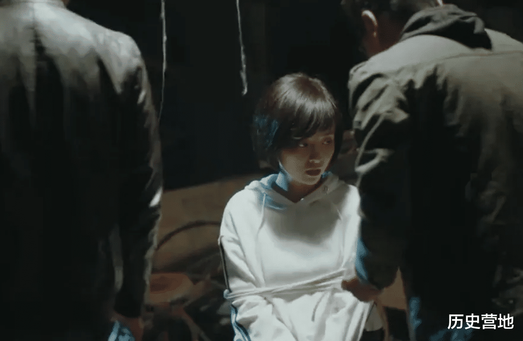 7年前, 16岁湖北女孩深夜被入室绑架, 劫匪因为一句话放了她