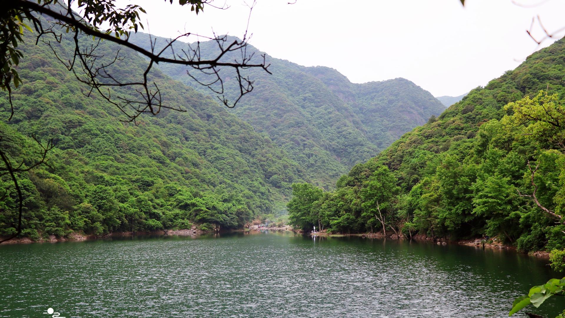 古镇|九峰相连、水清如玉，宁波这个山岙原生态的湖光山色成为玩水佳地