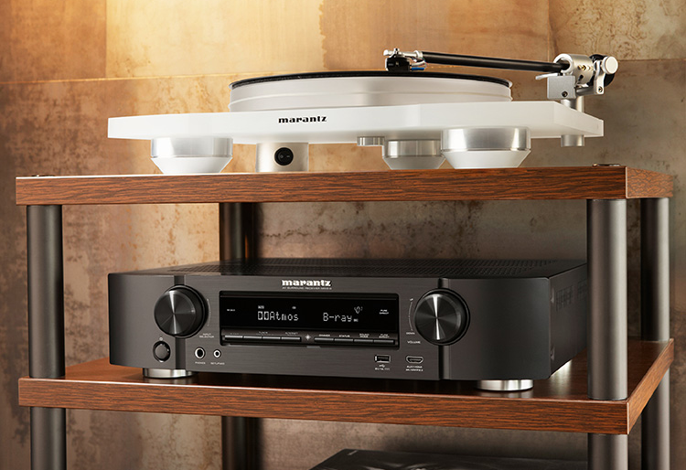 |打开电视,配上马兰士功放,让声音更贴近一点,释放满身的疲惫