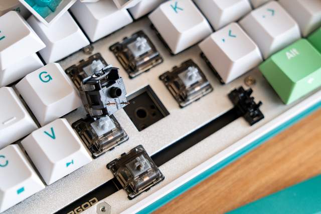 机械键盘|能打的不只是颜值，杜伽K330w Plus上手体验